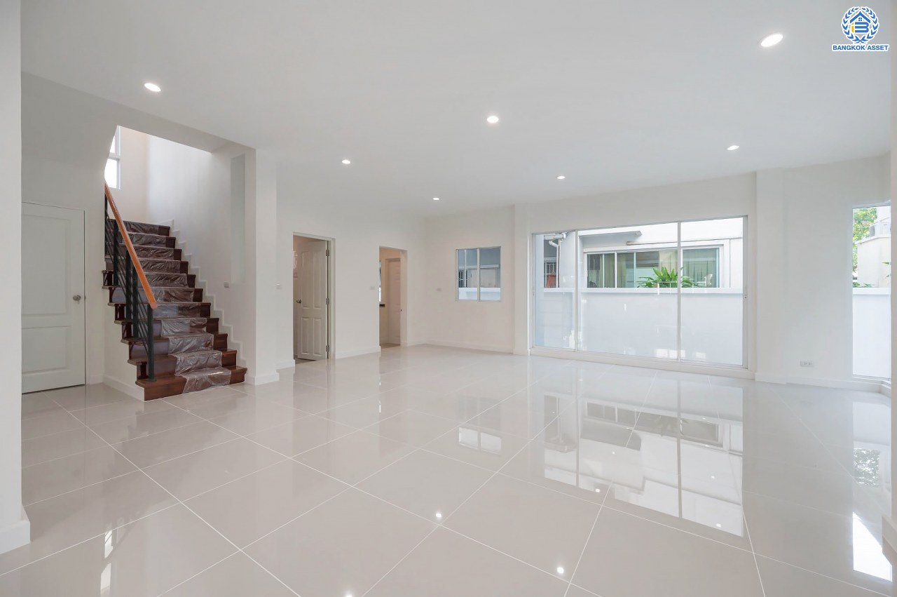 บ้านมือสองตกแต่งใหม่ โครงการ บางกอก บูเลอวาร์ด รามอินทรา แบรนด์ SC Asset เนื้อที่ 55.20 ตร.ว. ฟังก์ชัน 3 ห้องนอน 3 ห้องน้ำ ที่จอดรถ 2 คัน บนทำเลแห่งการเดินทาง เชื่อมต่อถนนรามอินทรา, ถนนรัชดา-รามอินทรา ใกล้จุดขึ้น "ทางด่วนรามอินทรา" รถไฟฟ้าสายสีชมพู "สถานีวงแหวนรามอินทรา" และ ใกล้ห้างแฟชั่น ไอส์แลนด์